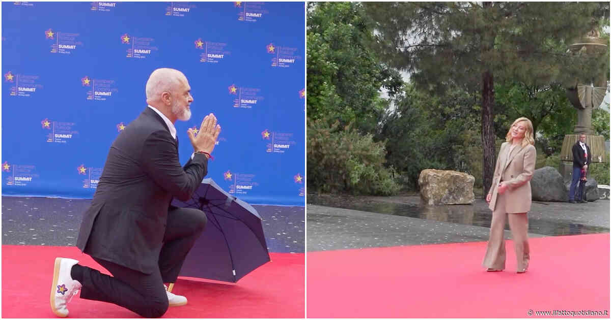 Edi Rama si inginocchia di fronte a Meloni. Le premier scherza: “Lo fa solo per essere alto quanto me” – Video