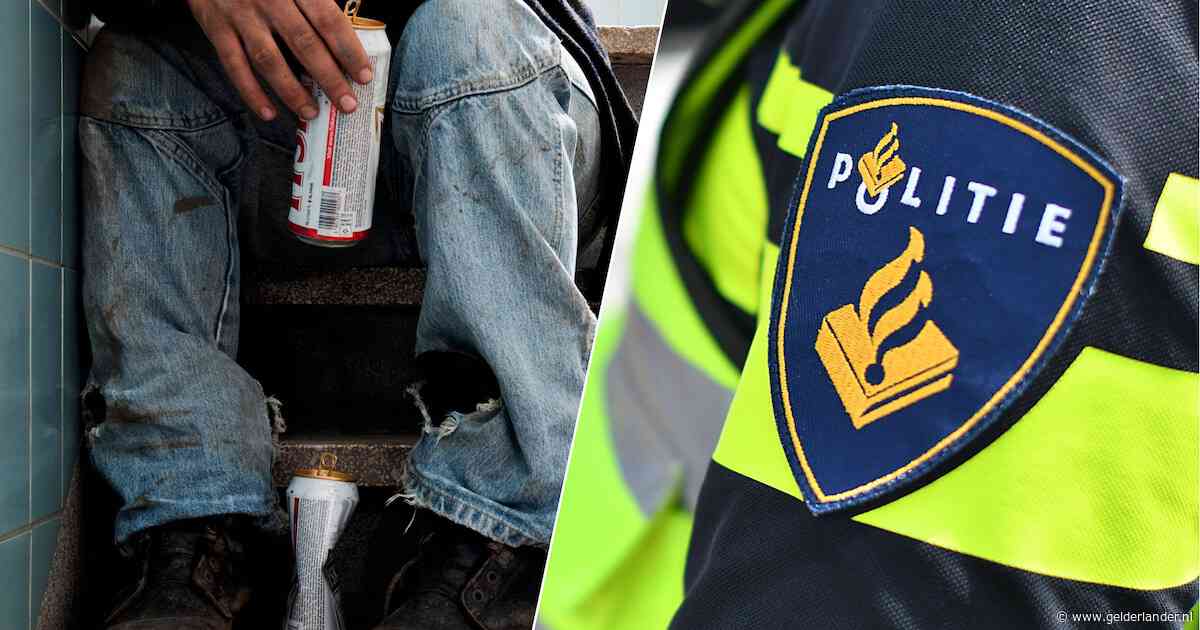 Bewoner opent deur niet, dan komt agent onvoorstel­ba­re stank tegemoet: ‘Zo extreem maak ik niet vaak mee’