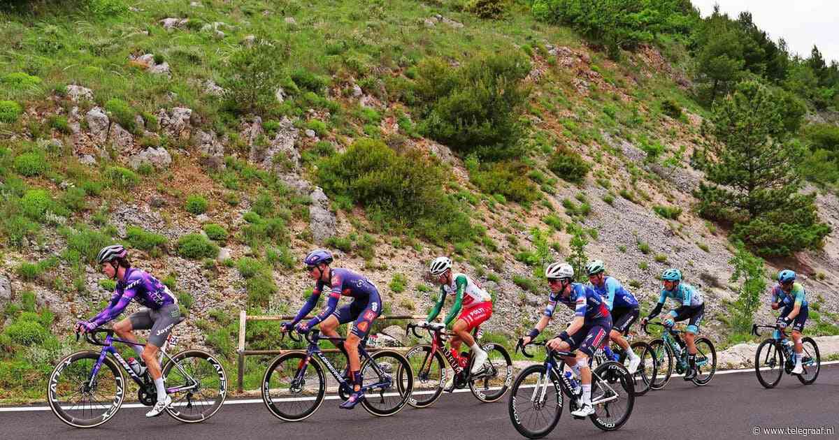 LIVE Giro d’Italia: Olav Kooij moet lossen op Monte Urano; Gijs Leemreize nog in kopgroep