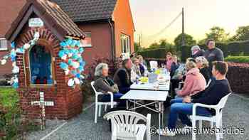 Buurt zet Mariakapel op het Vel in de bloemen en houdt traditie Mariamaand levend
