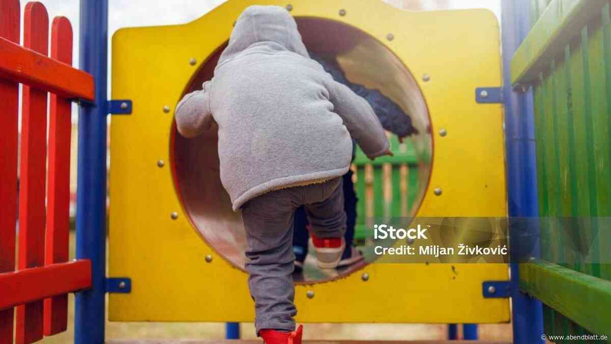 Zweijähriger stirbt in Kita: Auf der Rutsche stranguliert