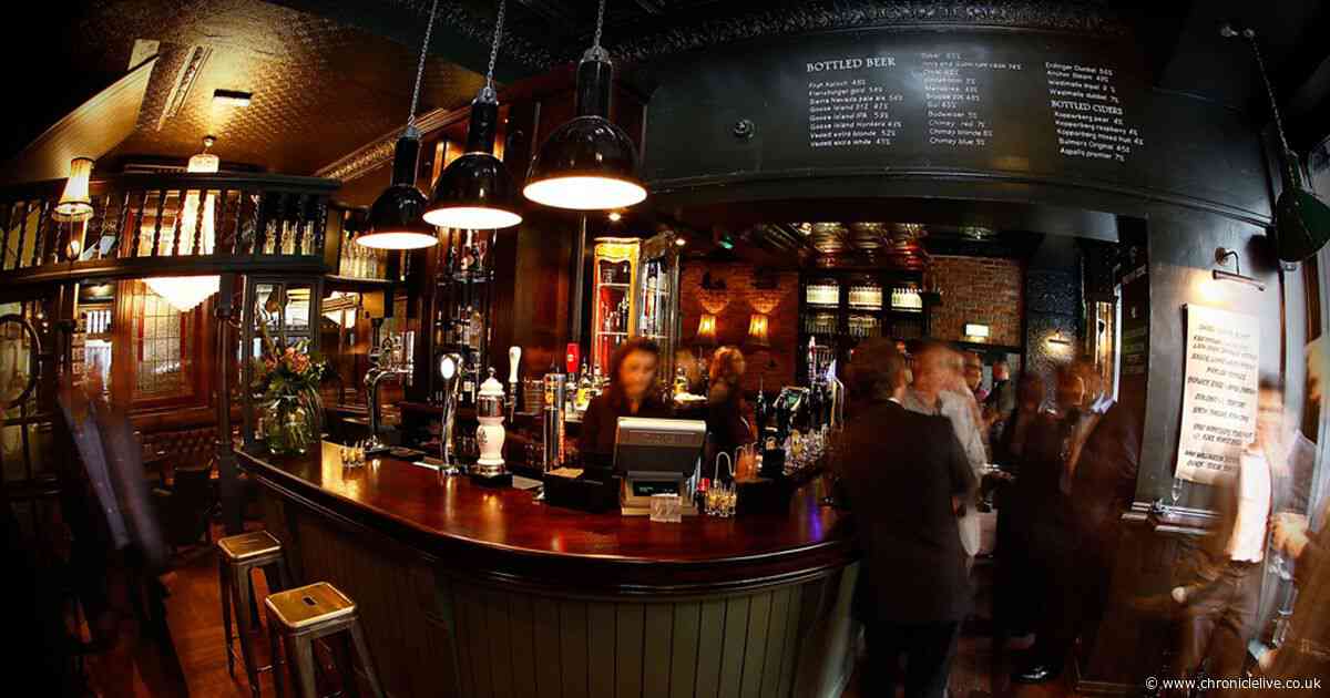 Olds school Newcastle bar where Sir Ian McKellen once sang rated 10/10 by pub expert