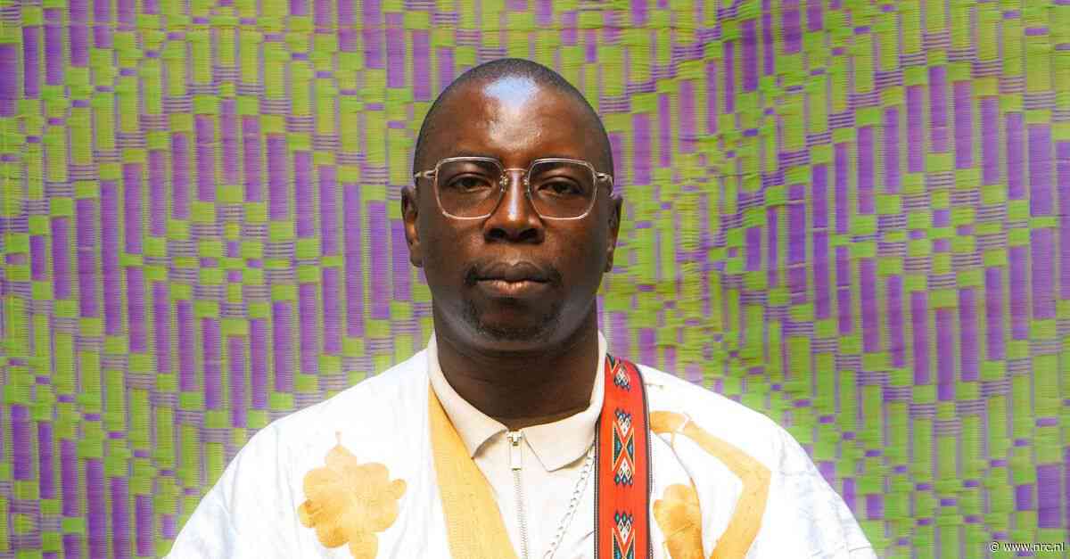 Vieux Farka Touré wil Mali’s legendarische blues redden: „Soms met rock, soms reggae, maar ik blijf altijd in mijn wereld”