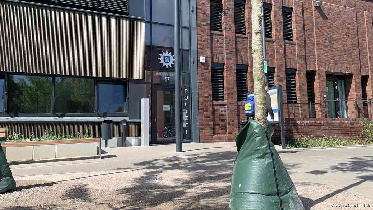 Nach Kritik: Bäume an neuer Polizeiwache endlich bewässert
