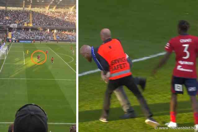 VIDEO. Wansmakelijke beelden uit Zweden: supporter van traditieclub loopt veld op en valt speler van tegenstander aan