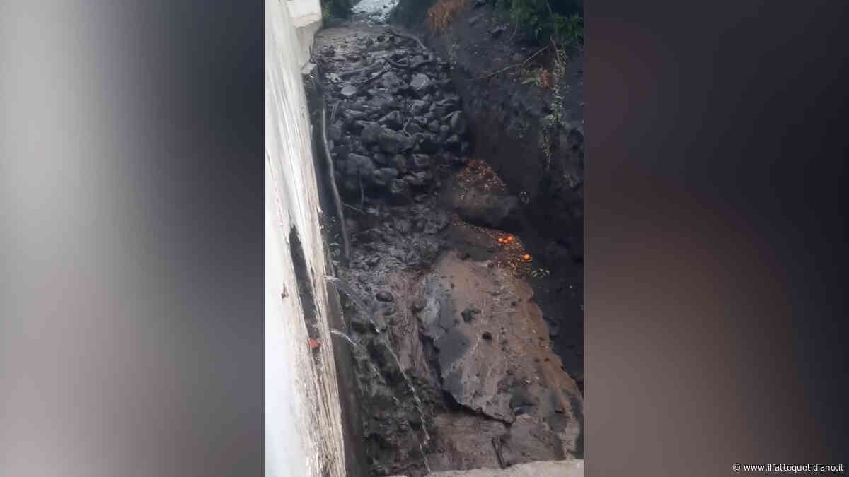 Fiumi di acqua e detriti enormi: disagi a Stromboli dopo le piogge. Le impressionanti immagini