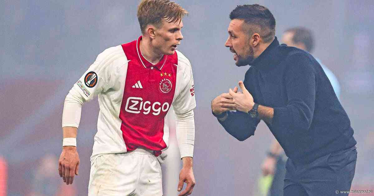 Ajax-trainer Francesco Farioli ontvangt richting wedstrijd tegen FC Twente ’een onverwachte verrassing’