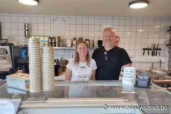 Marijke (52) en Gerry (55) serveren spaghetti-ijs in hun zaak: “Als één van de enige van het land”
