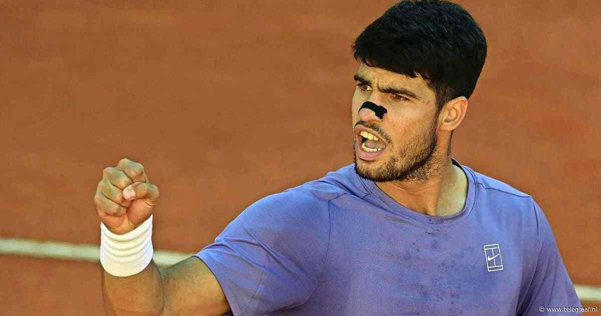Carlos Alcaraz klopt Lorenzo Musetti en staat in finale van tennistoernooi Rome