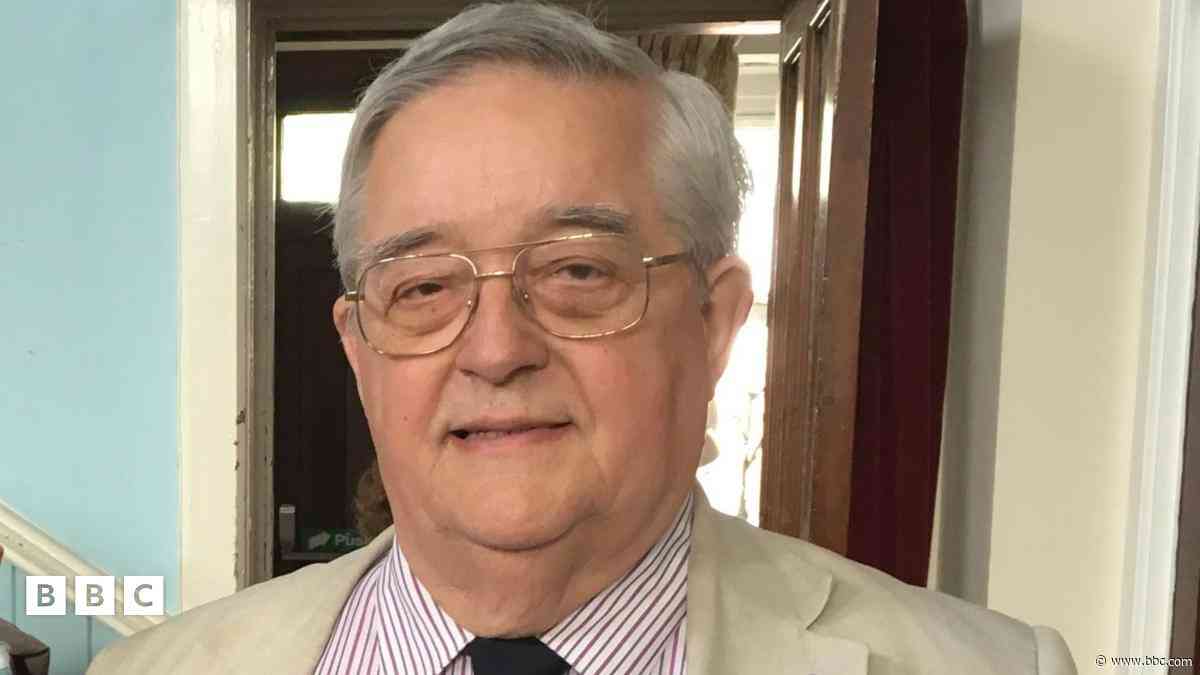 Y cyfreithiwr a'r ymgyrchydd Michael Jones wedi marw
