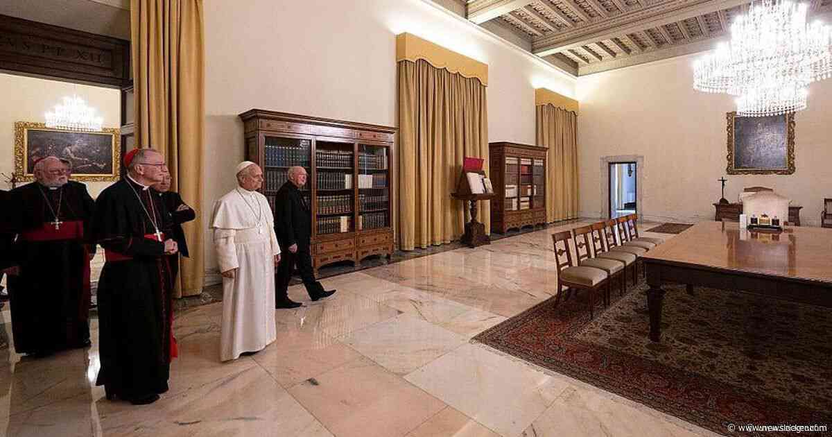 ’Paus Leo XIV gaat weer in Apostolisch Paleis wonen nadat Franciscus traditie verbrak’