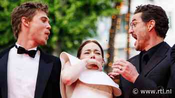 Emma Stone aangevallen door bij op rode loper in Cannes