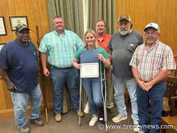 Photo: Ethel salutatorian wins scholarship