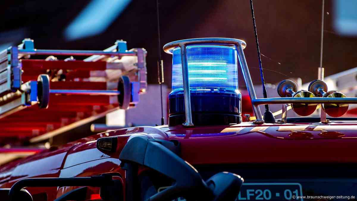 Küche in Braunschweig brennt – Feuerwehr im Einsatz