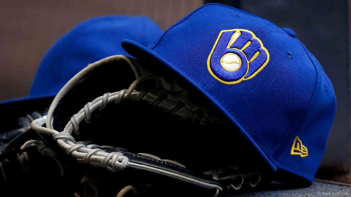 Brewers reacquire LHP Zastryzny from Yankees