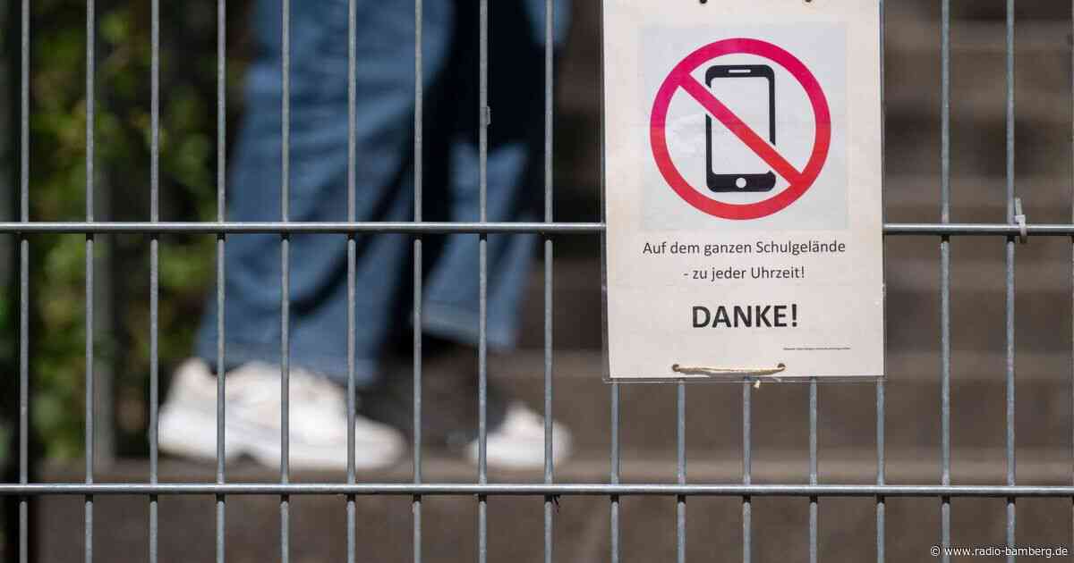Ministerin Prien gegen private Handynutzung an Grundschulen