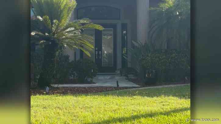 VIDEO: Gator shows up at Florida home in 'Jurassic Park'-like moment