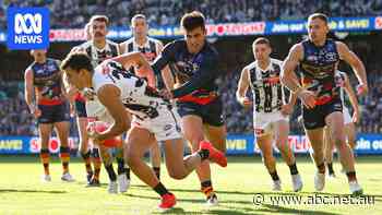 Live: Magpies look to grab top spot against the Crows at MCG