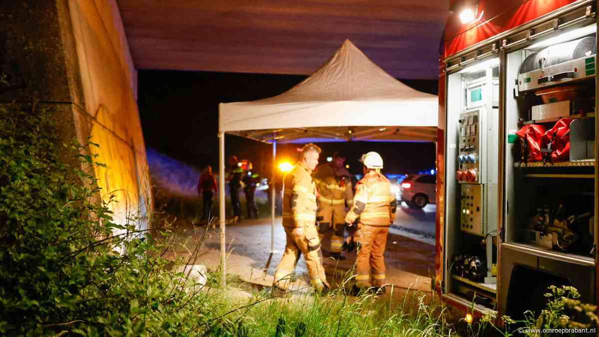 Voetganger komt om het leven bij aanrijding op A50, weg is dicht