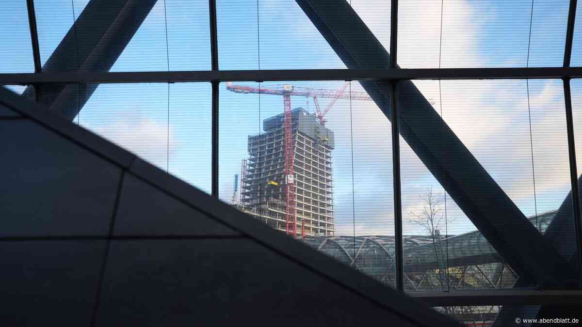 Mit der Abrissbirne durch die Stadt – was wird aus dem Elbtower?