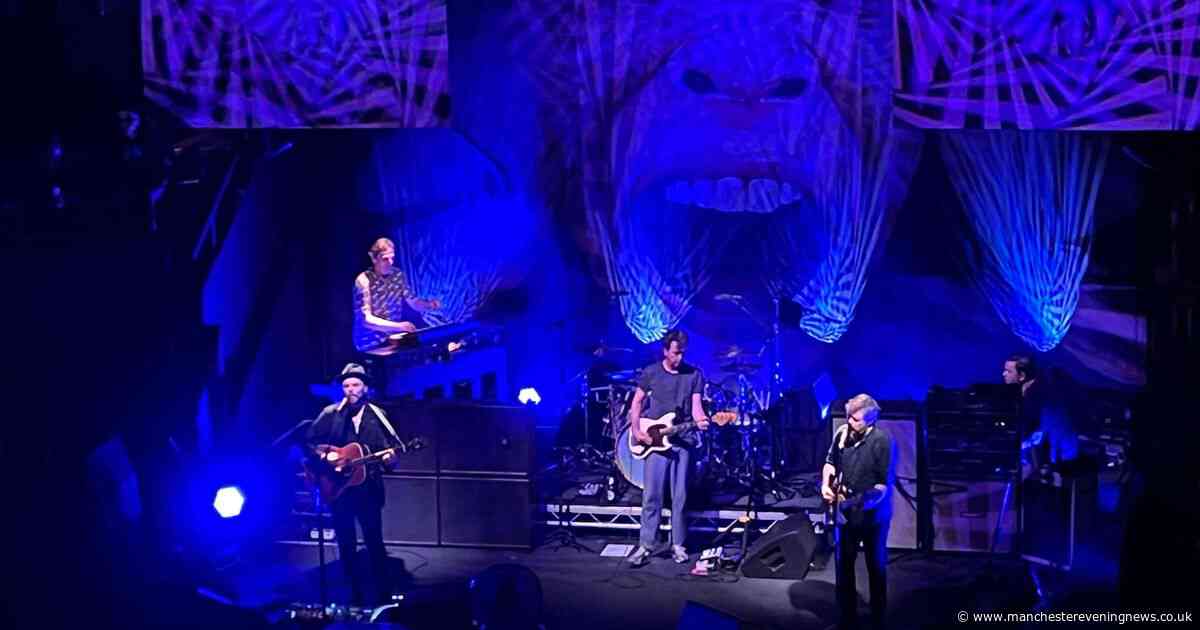 Supergrass effortlessly overcome last minute change as iconic band celebrate flawless album at Manchester's Albert Hall