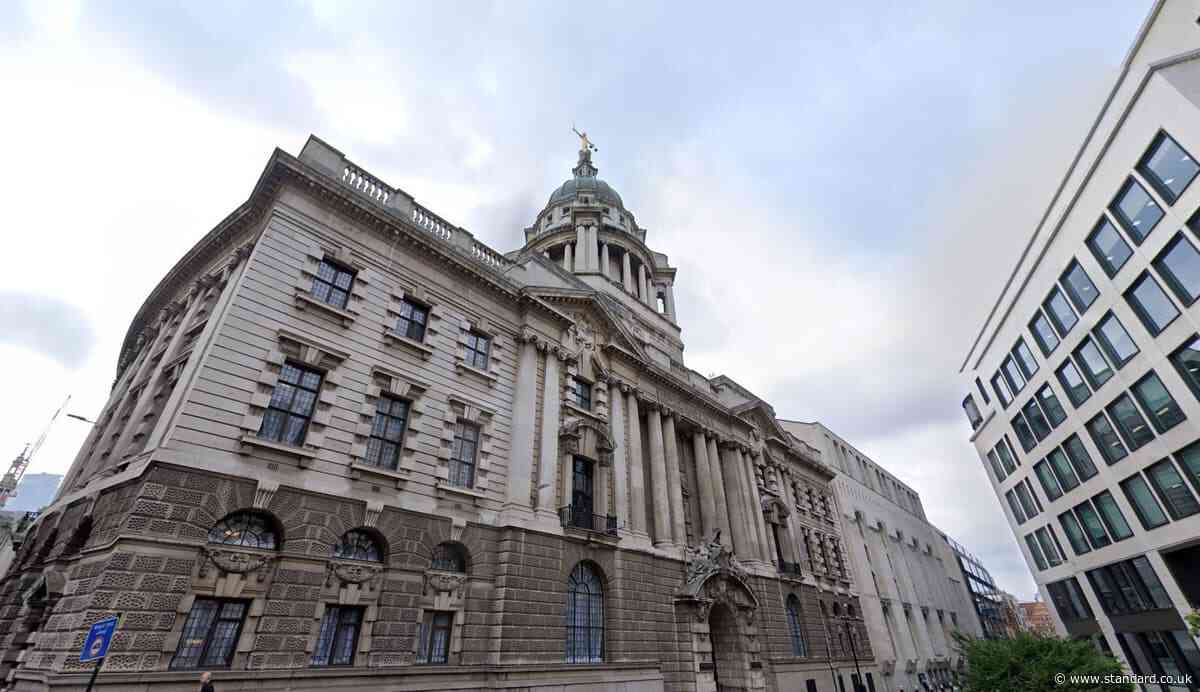 Old Bailey flat to be split in two after manager left with nowhere to stay