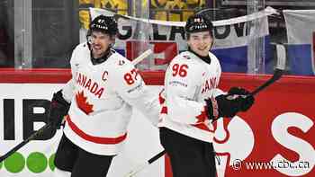 Crosby, Celebrini lead Canada in dominant 7-0 win over Slovakia at worlds