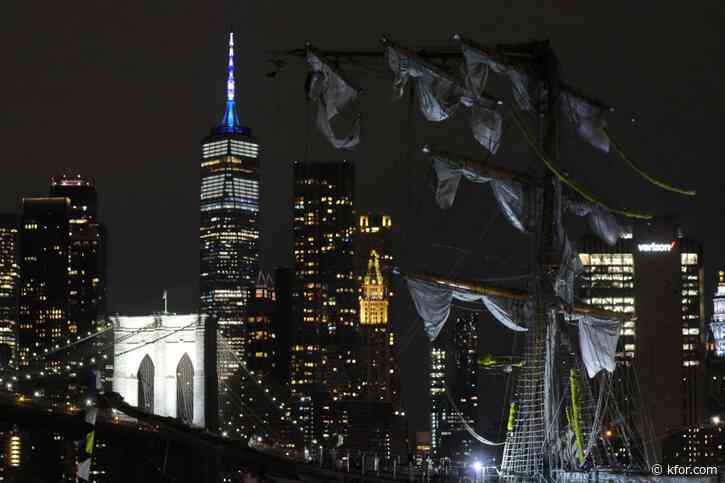 Mexican tall ship strikes Brooklyn Bridge, snapping masts and killing 2 crew members