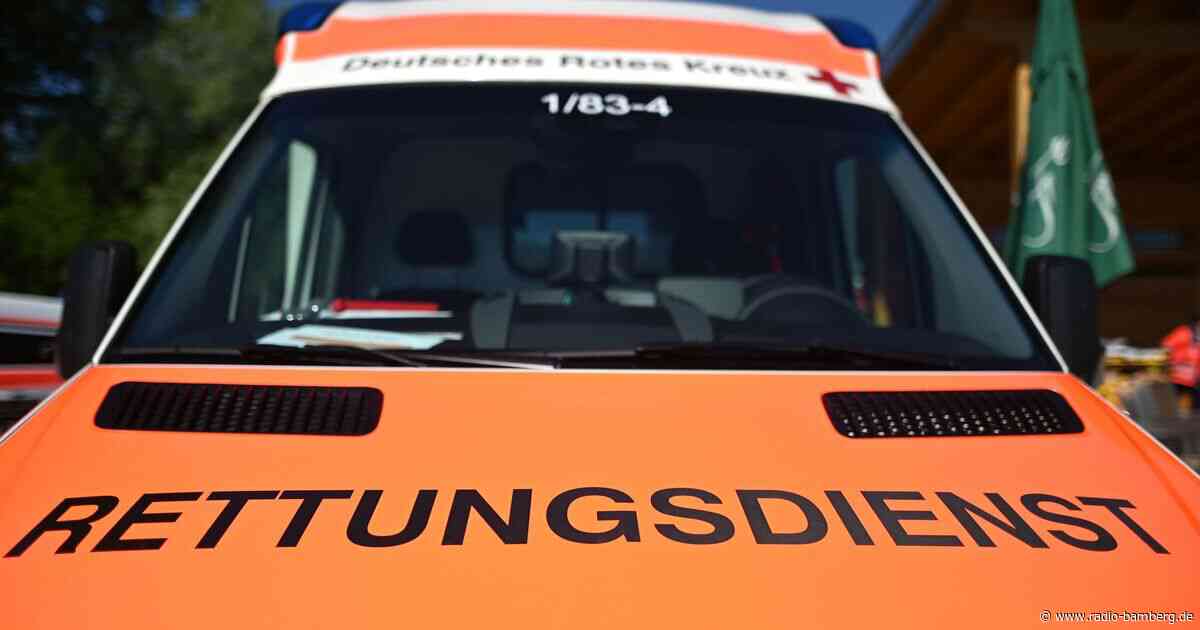 Arbeiter unter hohen Müllsäcken verschüttet – verletzt