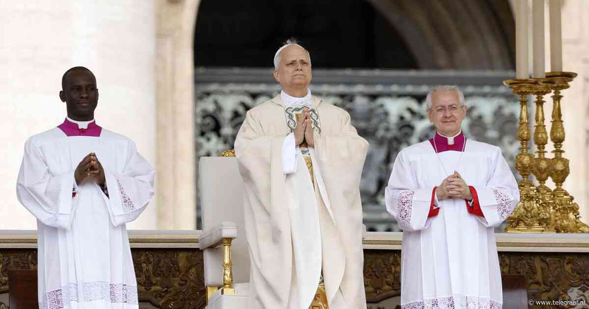 Paus Leo XIV zichtbaar geraakt tijdens inauguratie met honderdduizenden gelovigen en 150 delegaties, felicitaties van Dick Schoof en koningin Máxima
