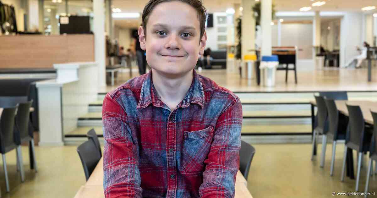 Lucas (15) laat zich kaalscheren voor zijn opa, die er ineens niet meer is