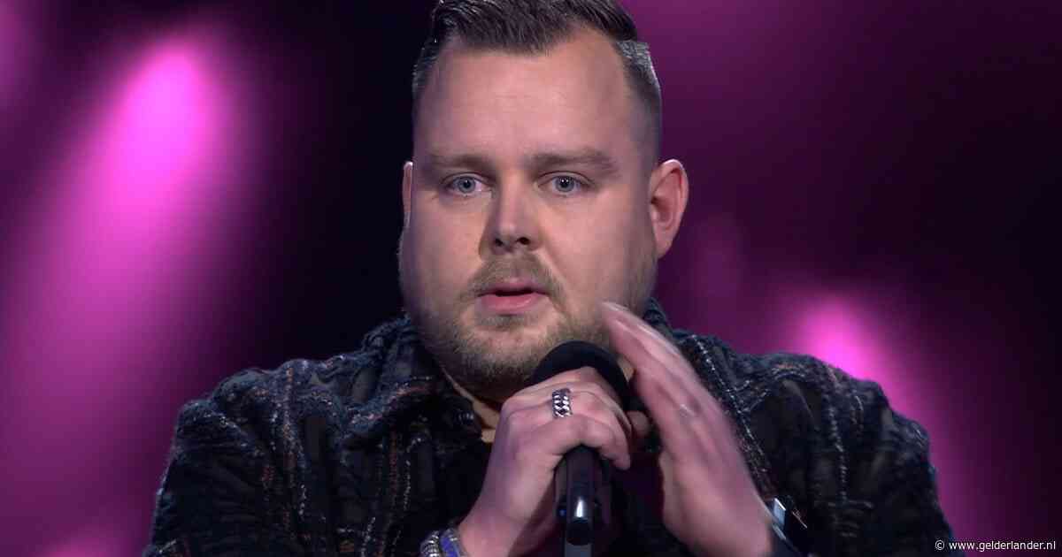 Oud-finalist blikt met pijn terug op The Voice-avontuur: ‘Drank en drugs waren er genoeg’