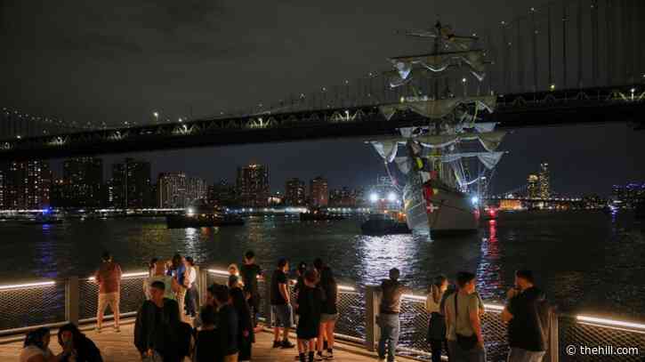 Watch live: NTSB to hold briefing on Mexican ship's crash into Brooklyn Bridge