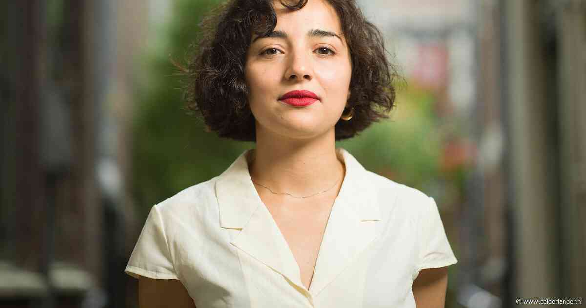 Schrijfster Safae el Khannoussi wint Libris Literatuur Prijs: ‘Ik kan met pensioen, denk ik’