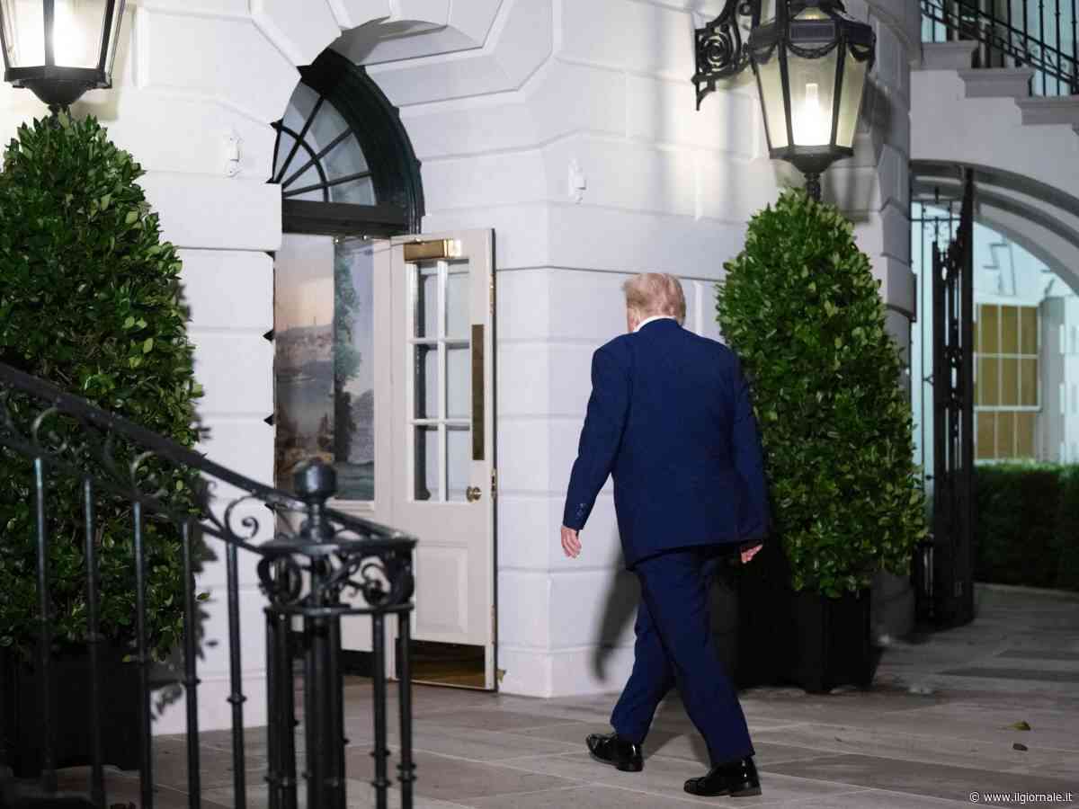Donald sembra "frustrato". Si sfila dopo il nuovo rinvio per evitare un fallimento