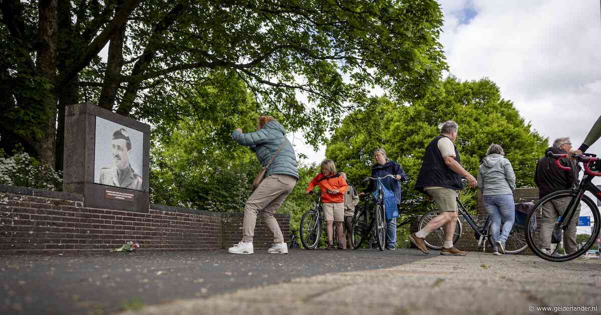 Gestolen plaquette bij John Frostbrug keert in nieuwe vorm terug