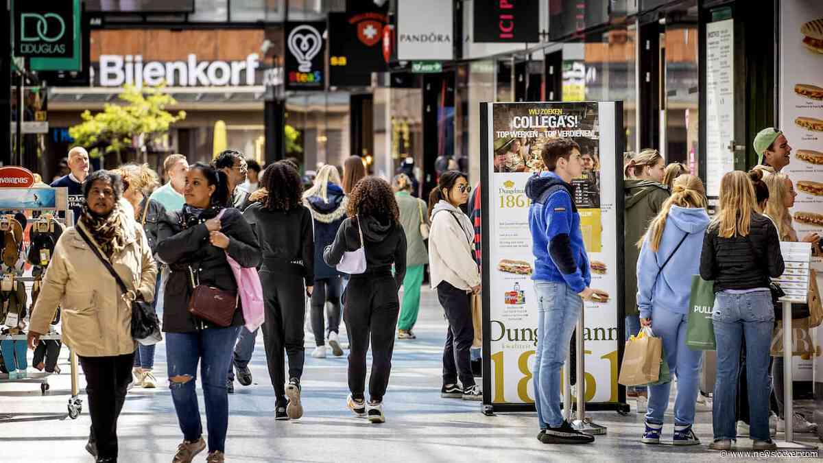 Nederlander houdt hand op de knip: consumentenvertrouwen blijft zeer laag