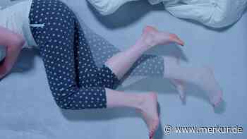 Symptome treten oft auch im Liegen auf: Restless-Legs-Syndrom kann beide Geschlechter treffen