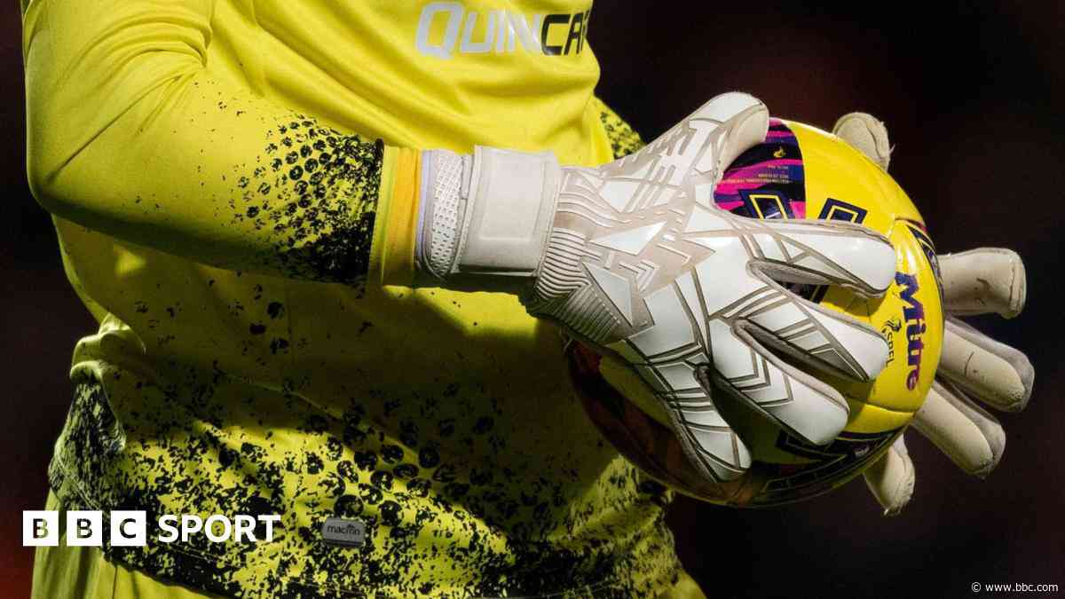 &#39;Oversight&#39; on goalkeepers catches Scotland short