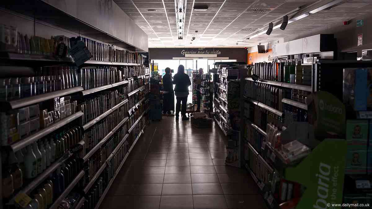 All major mobile networks go down across Spain - four weeks after national blackouts