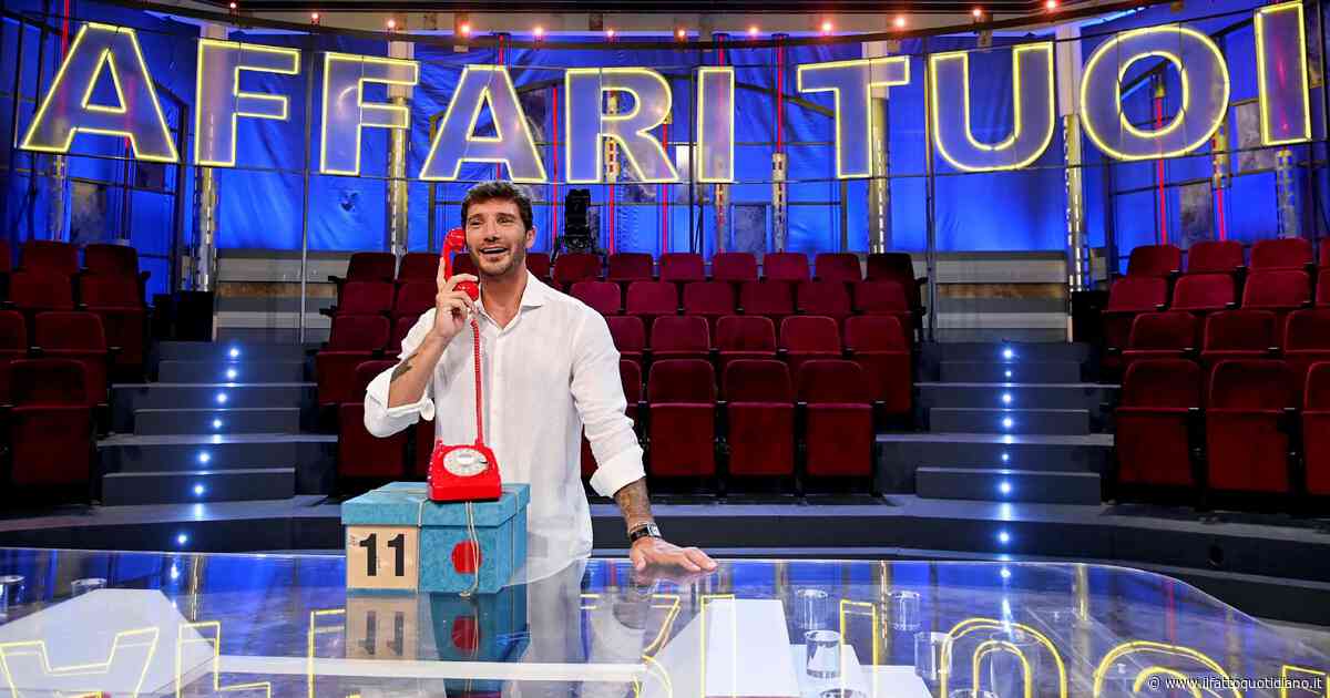 Striscia la Notizia contro Affari Tuoi: “Meccanismo da ludopatia”. Politici all’attacco, Bonelli: “Porterò il caso in Commissione di Vigilanza Rai”