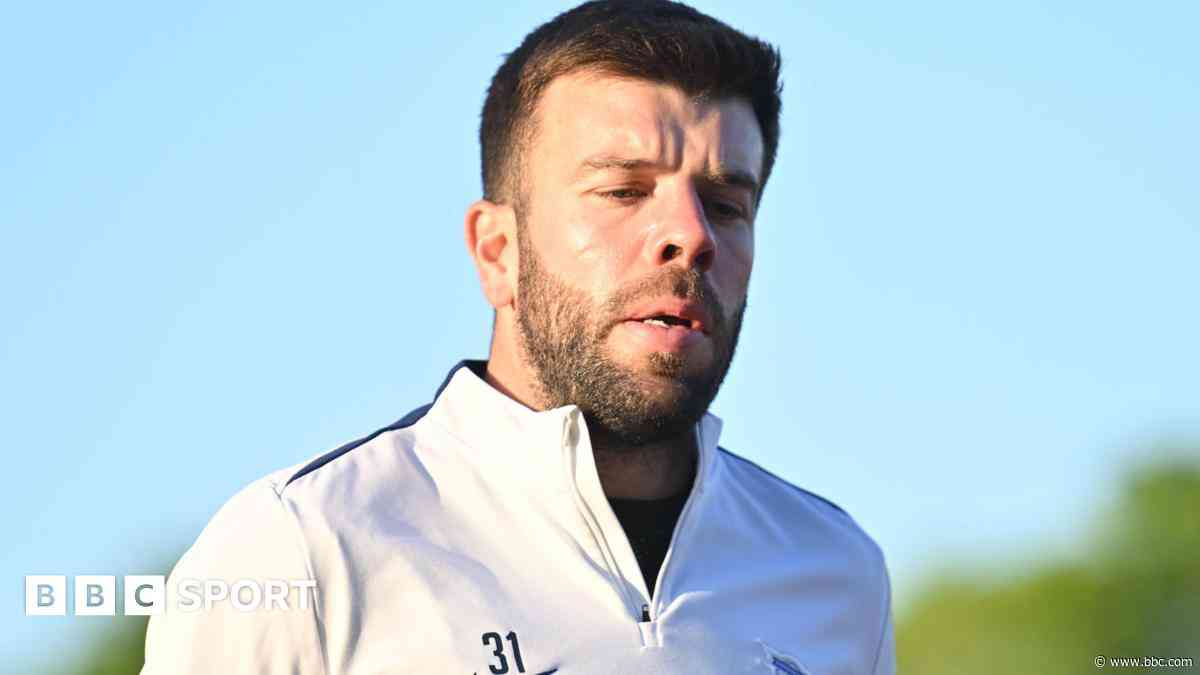 Veteran defender Hanley released by Birmingham