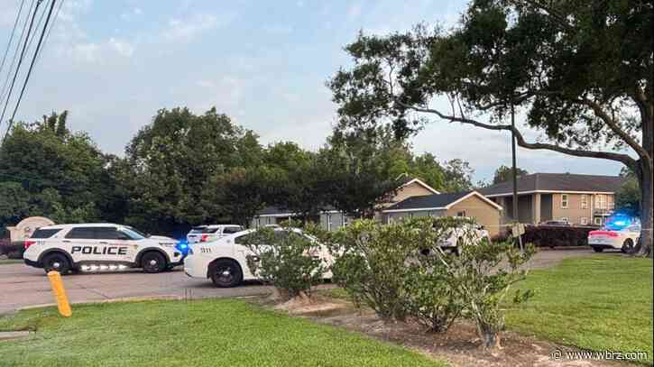 Man dead, woman injured after shooting at Florida Boulevard apartment complex