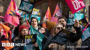 Teachers and doctors in England offered 4% pay rise