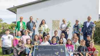 Weltbienentag: Slowenisches Generalkonsulat besucht Carl-Orff-Grundschule Andechs