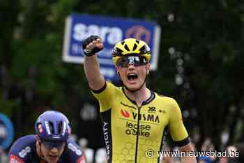 Olav Kooij dankt ijzersterke Wout van Aert na lange lead-out en knalt naar eerste ritzege in de Giro