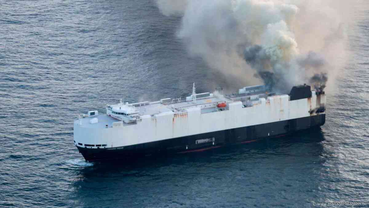Brand auf Autofrachtschiff Morning Midas: Bergungsteam sieht großen Schaden am Schiff mit 800 Elektroautos