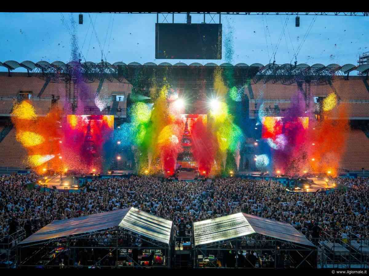 Pop, AI e commozione: San Siro vibra per la festa dei Pinguini Tattici Nucleari