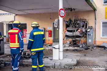 Pkw kracht in Tankstelle