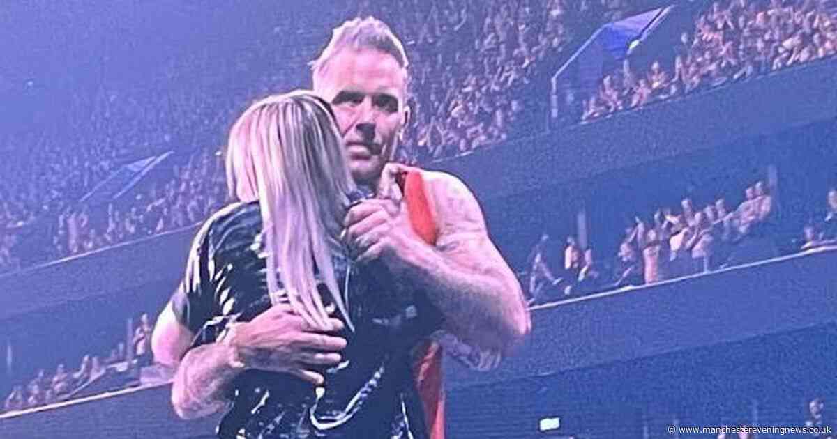 Robbie Williams brings surprise star guest out at Co-op Live gig in Manchester